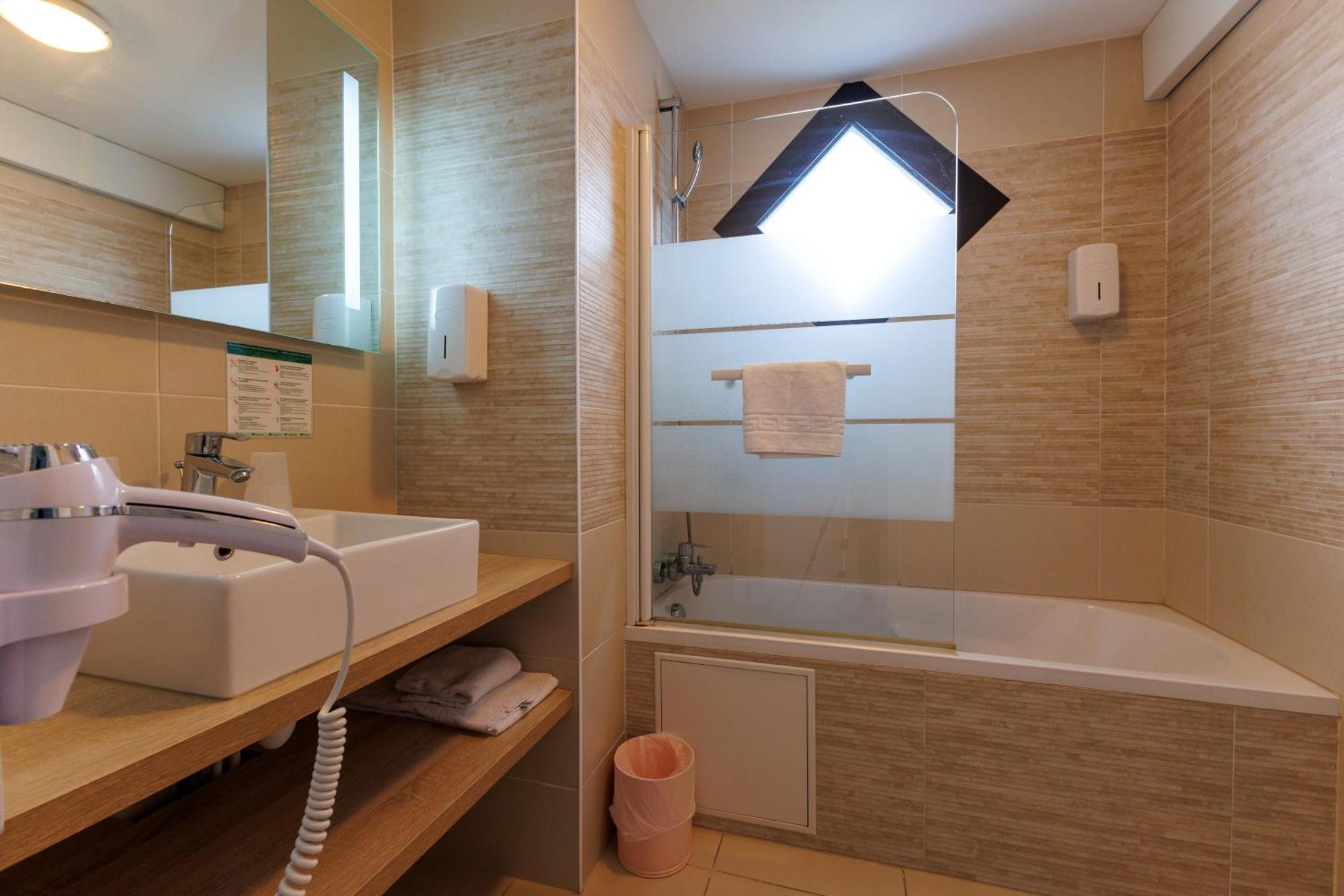 Logis Hotel Le Rochelois La Rochelle  Esterno foto