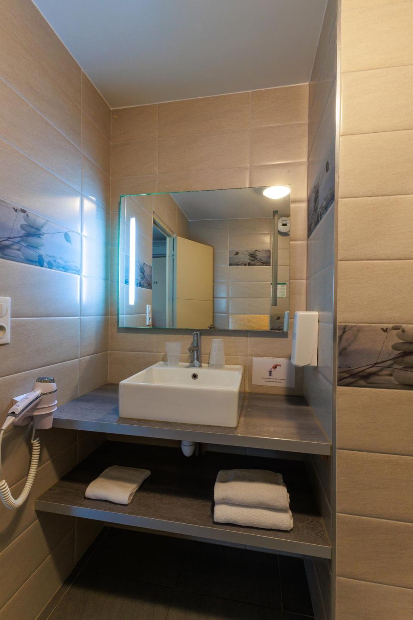 Logis Hotel Le Rochelois La Rochelle  Esterno foto